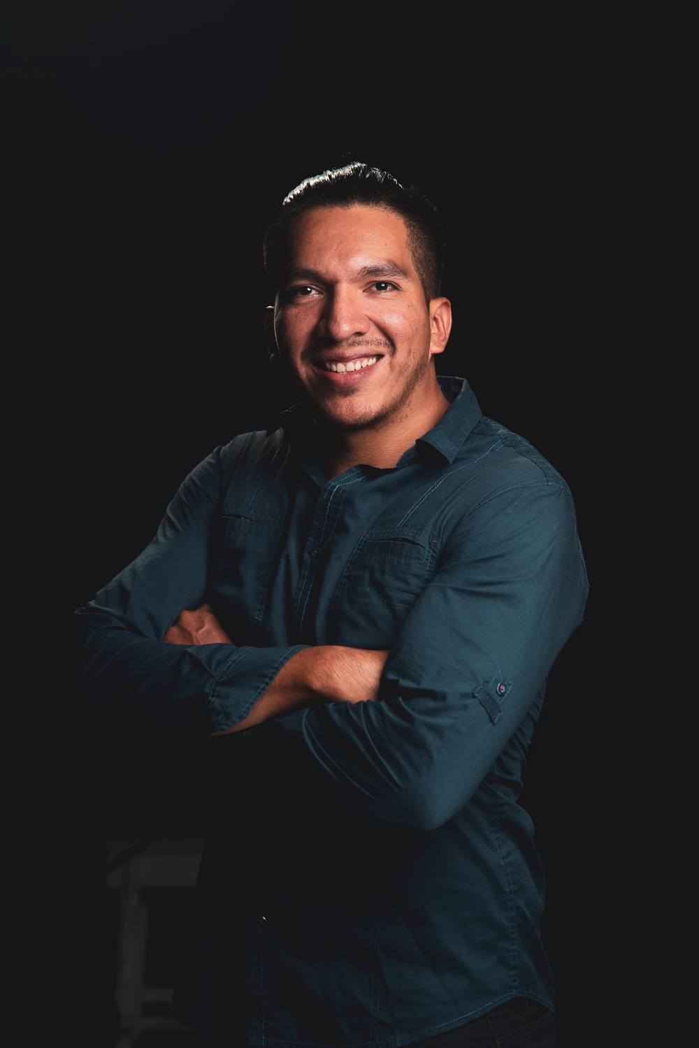 Francisco Yazbek smiling with his arms crossed, wearing a blue shirt